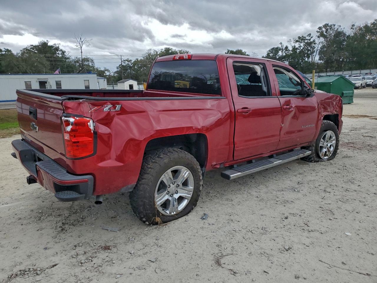 2018 CHEVROLET SILVERADO K1500 LT photo 3