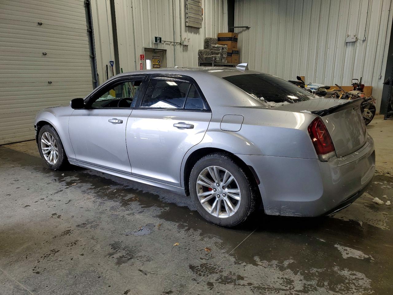 2018 CHRYSLER 300 S photo 2