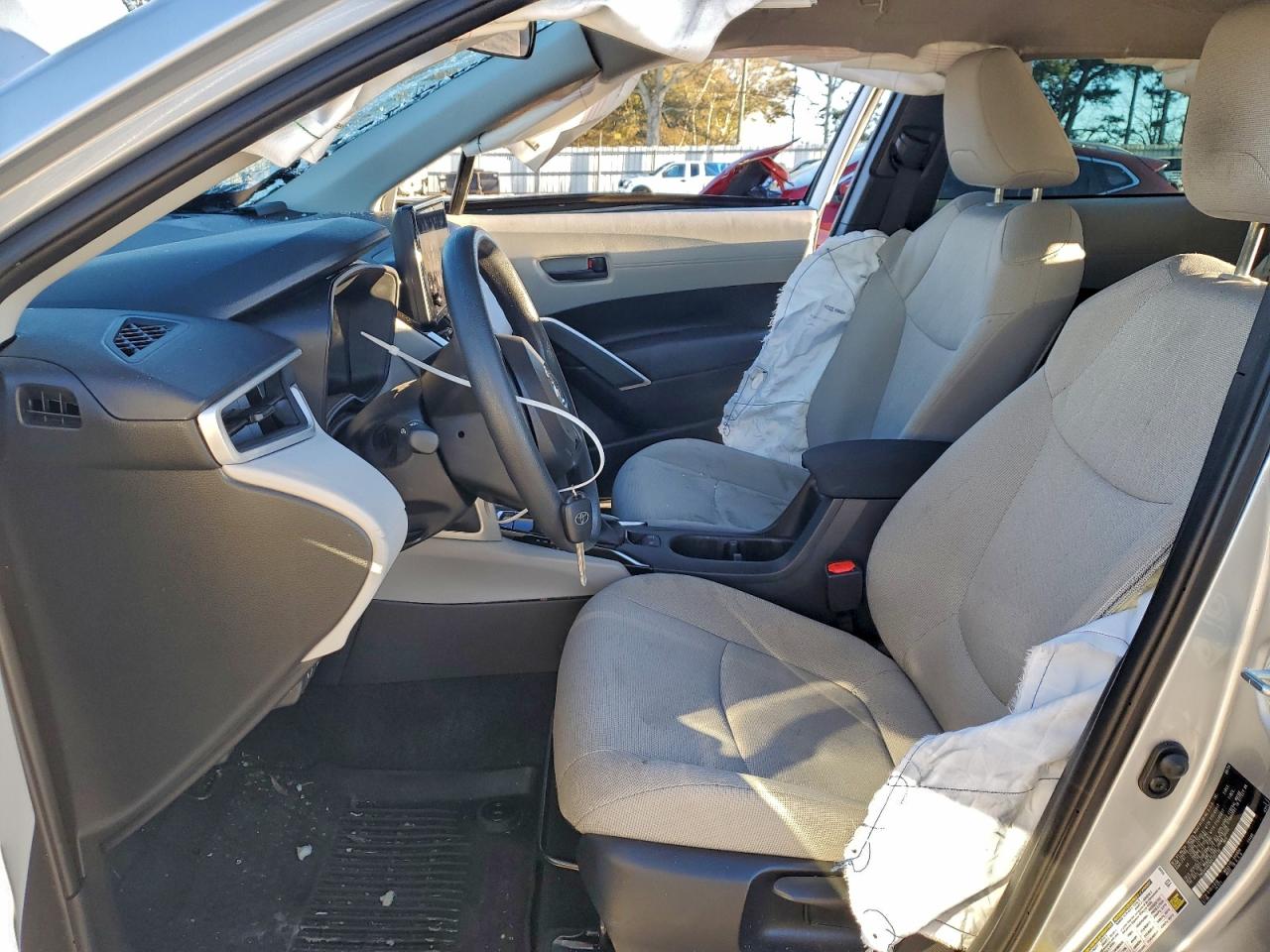 2024 TOYOTA COROLLA CROSS L photo 13