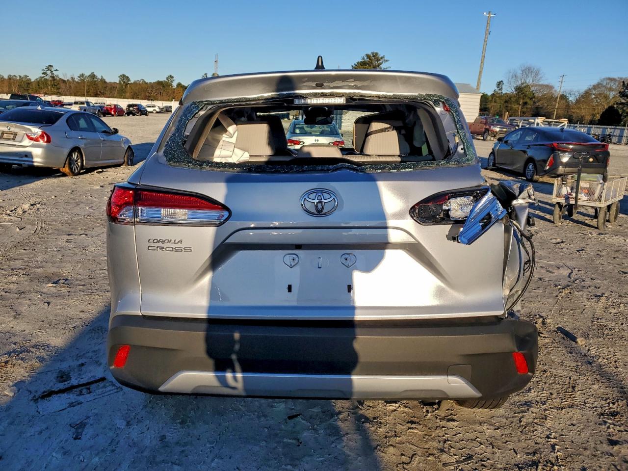 2024 TOYOTA COROLLA CROSS L photo 11