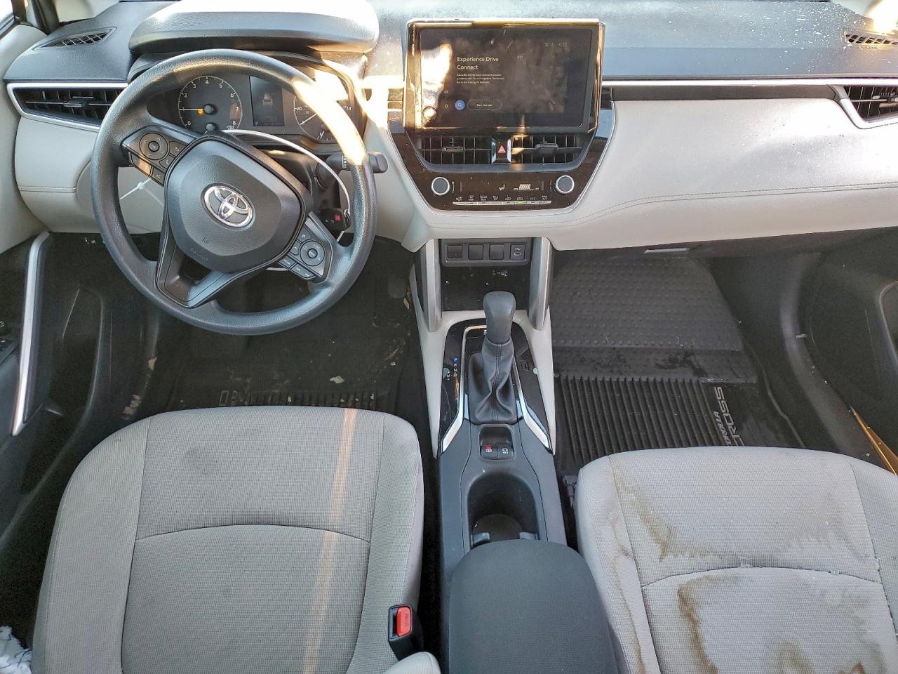 2024 TOYOTA COROLLA CROSS L photo 15