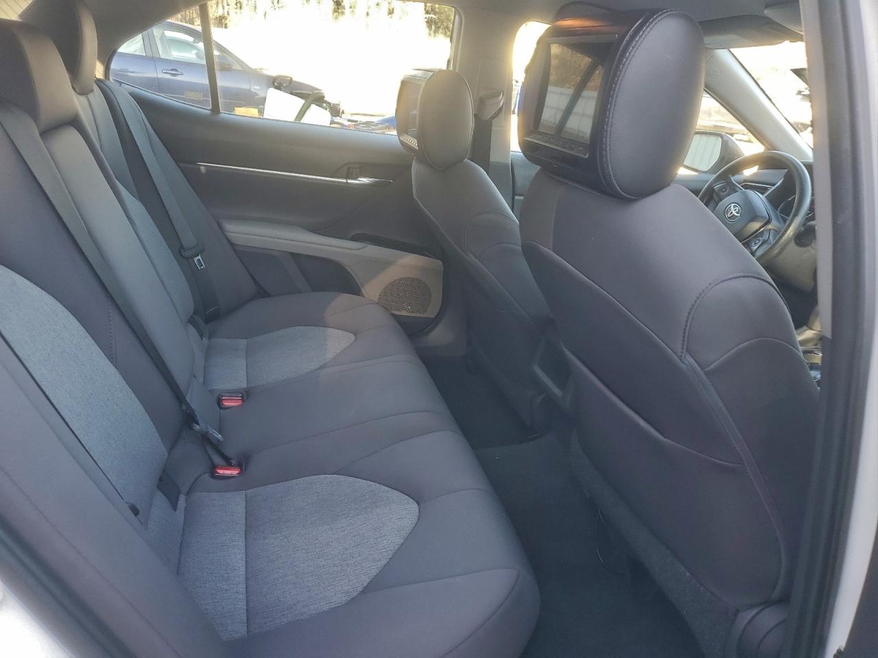 2019 TOYOTA CAMRY LE photo 19
