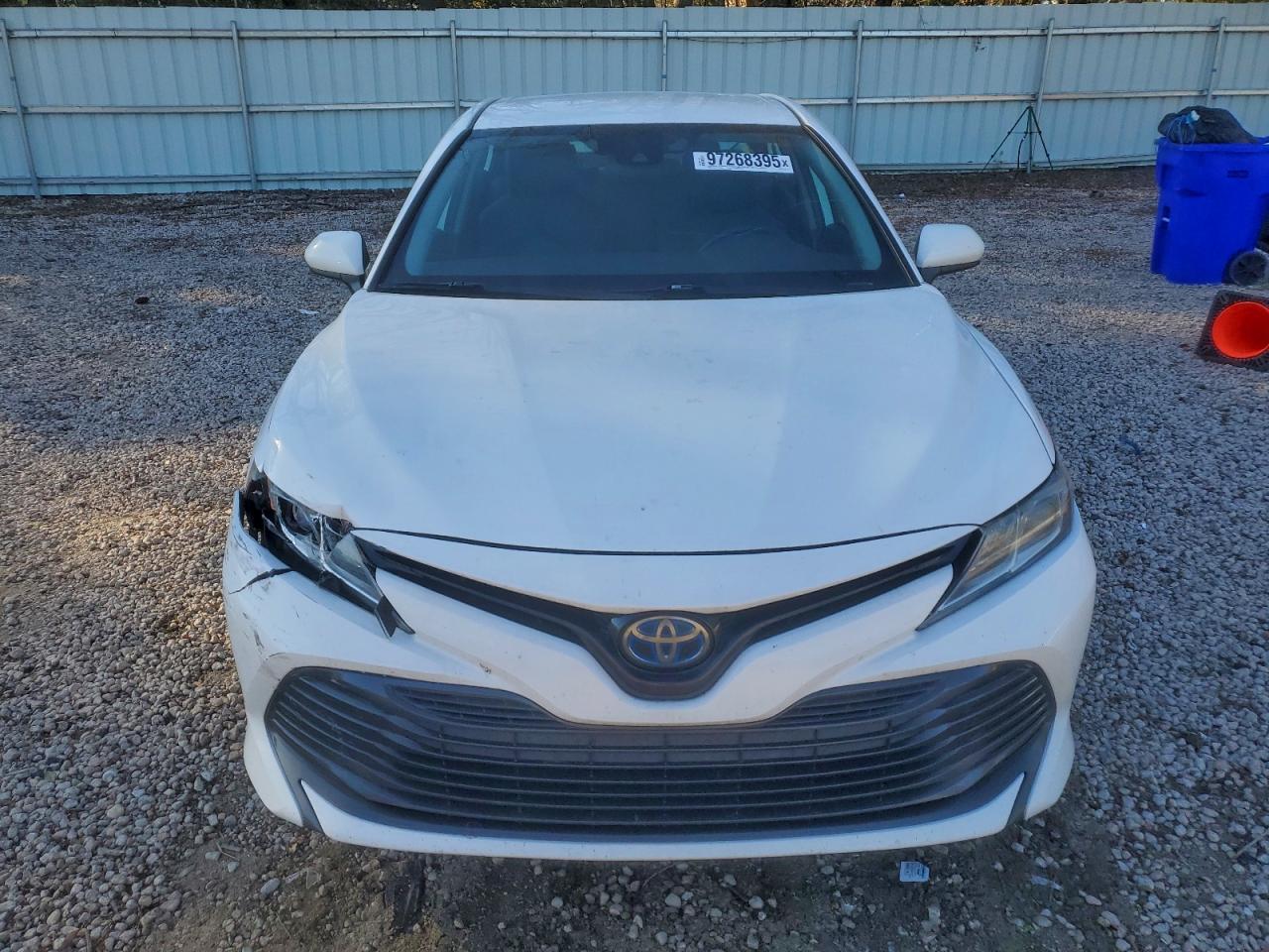 2019 TOYOTA CAMRY LE photo 9