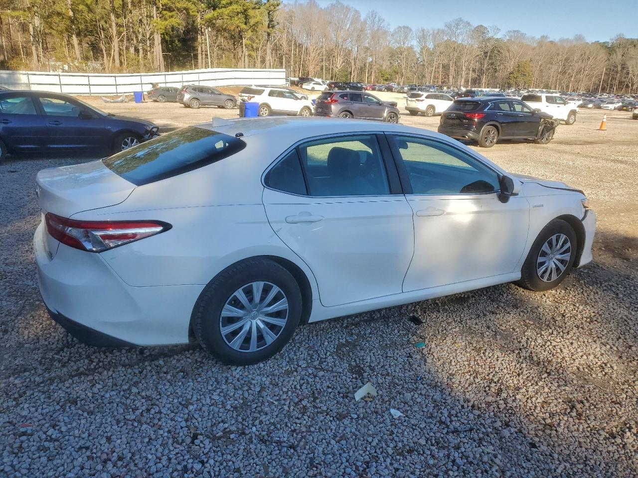 2019 TOYOTA CAMRY LE photo 5