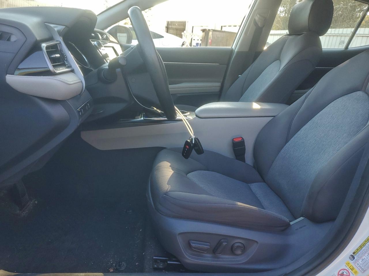 2019 TOYOTA CAMRY LE photo 13