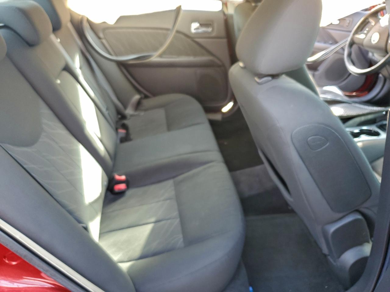 2010 MERCURY MILAN photo 10