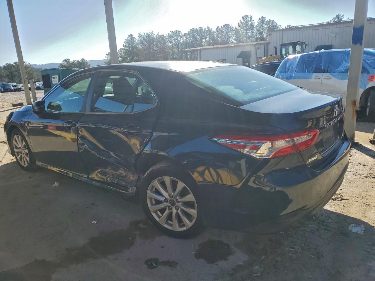 2018 TOYOTA CAMRY L photo 2