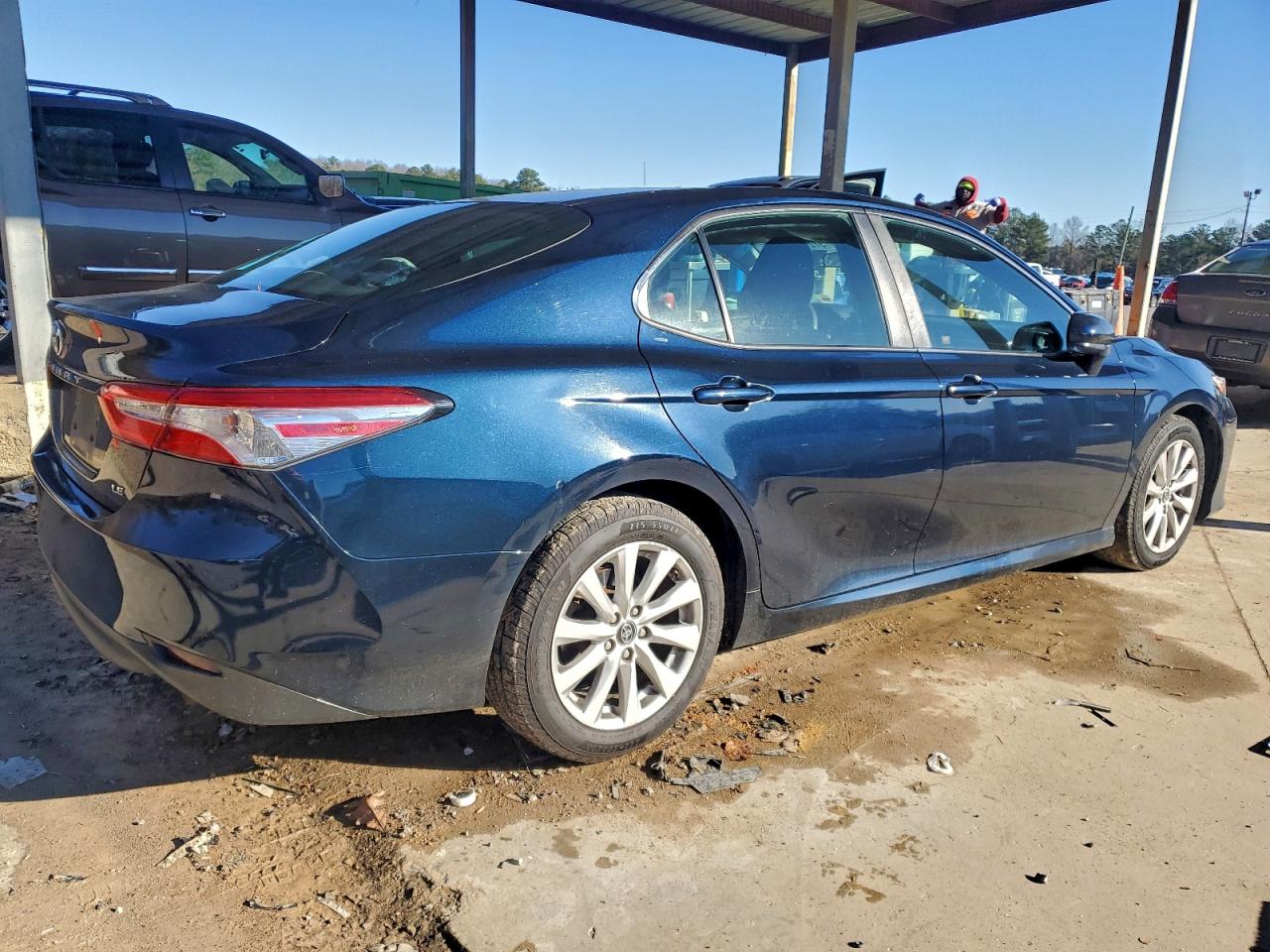 2018 TOYOTA CAMRY L photo 3