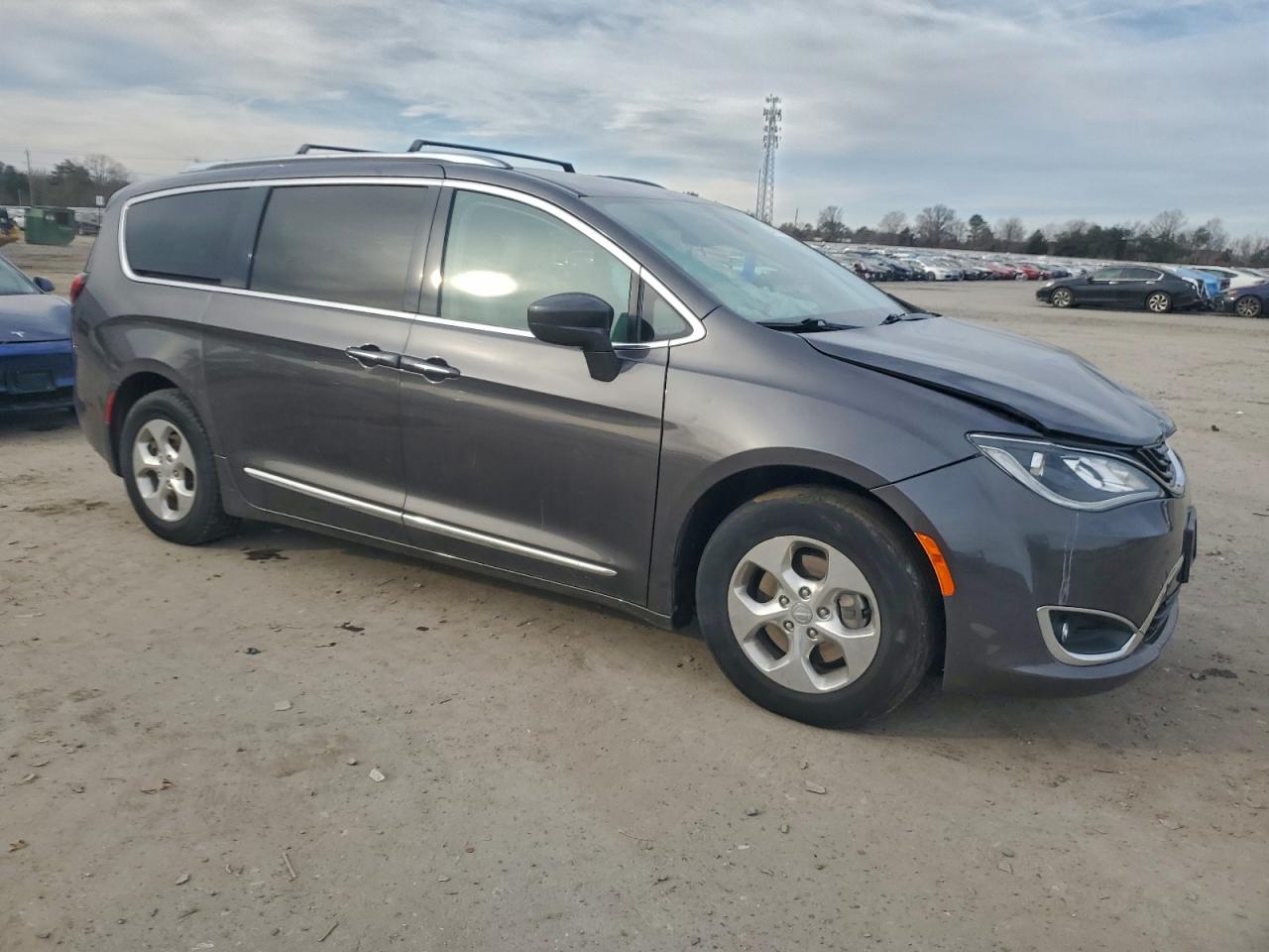2019 CHRYSLER PACIFICA HYBRID TOURING L photo 4