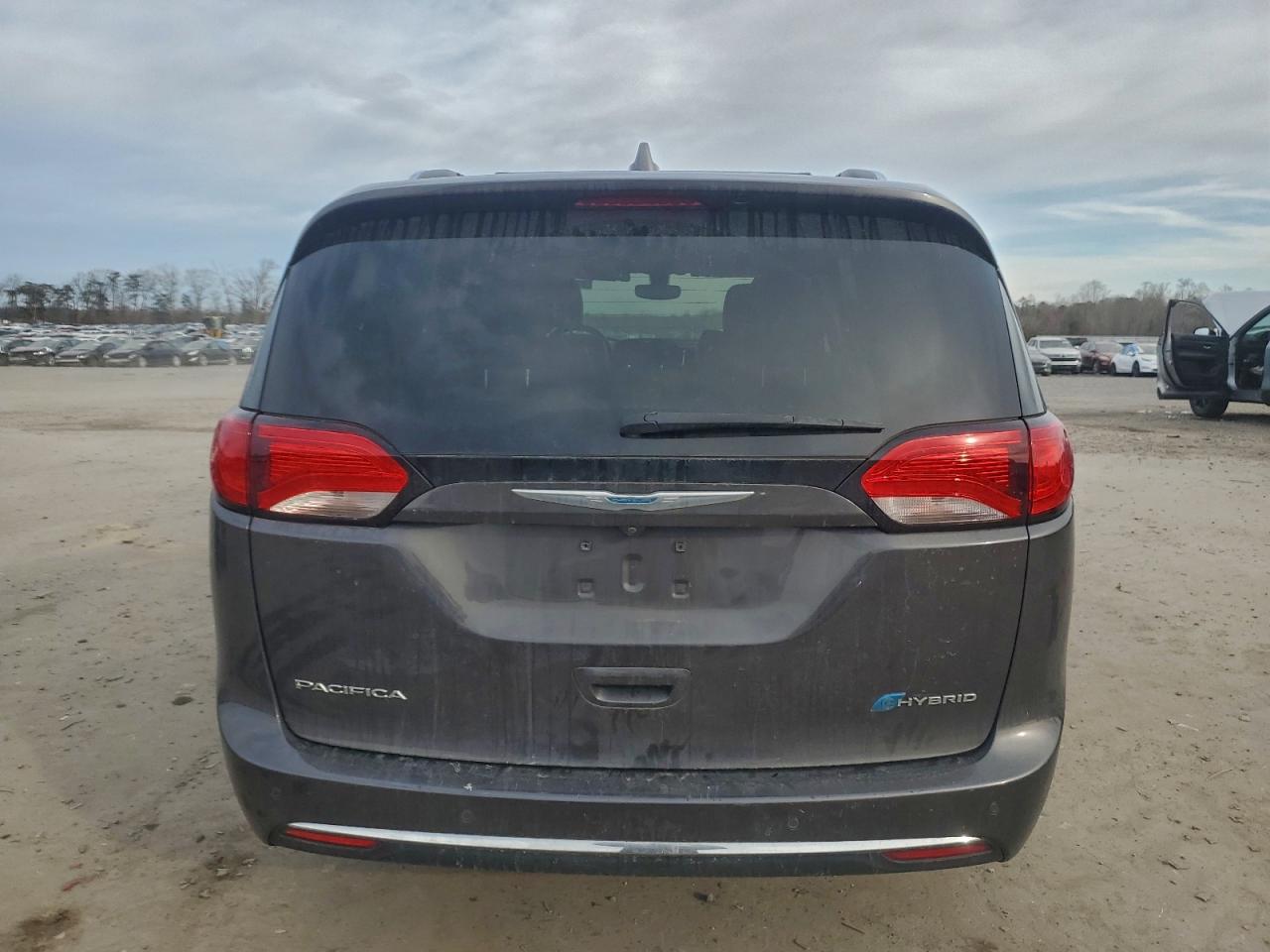 2019 CHRYSLER PACIFICA HYBRID TOURING L photo 6