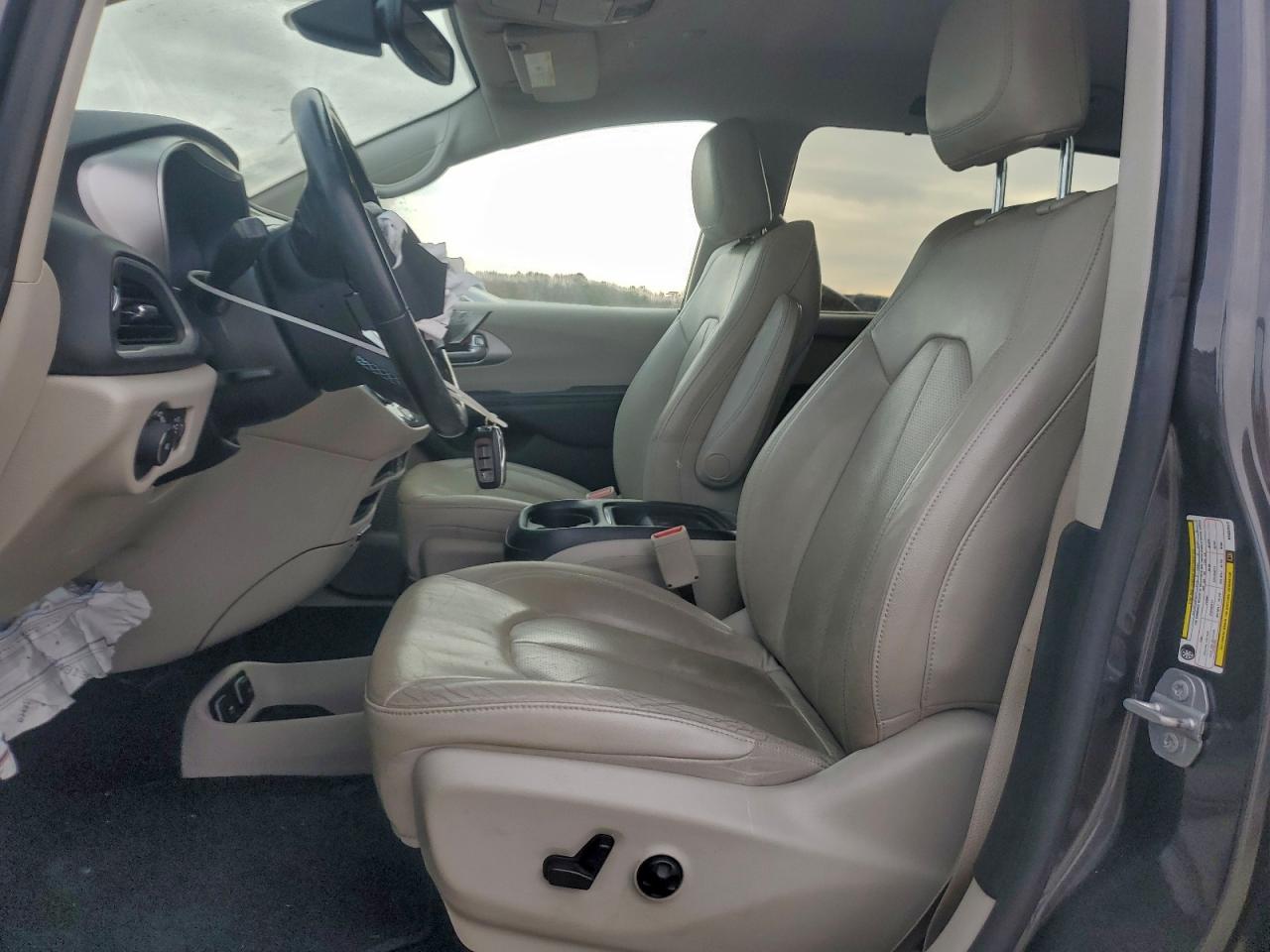 2019 CHRYSLER PACIFICA HYBRID TOURING L photo 7