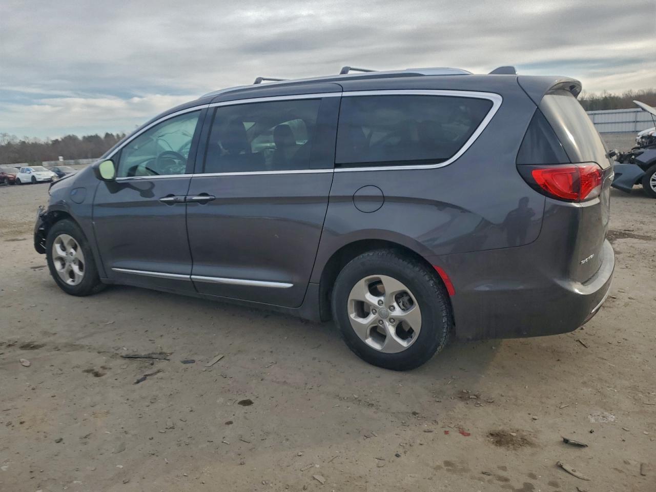 2019 CHRYSLER PACIFICA HYBRID TOURING L photo 2
