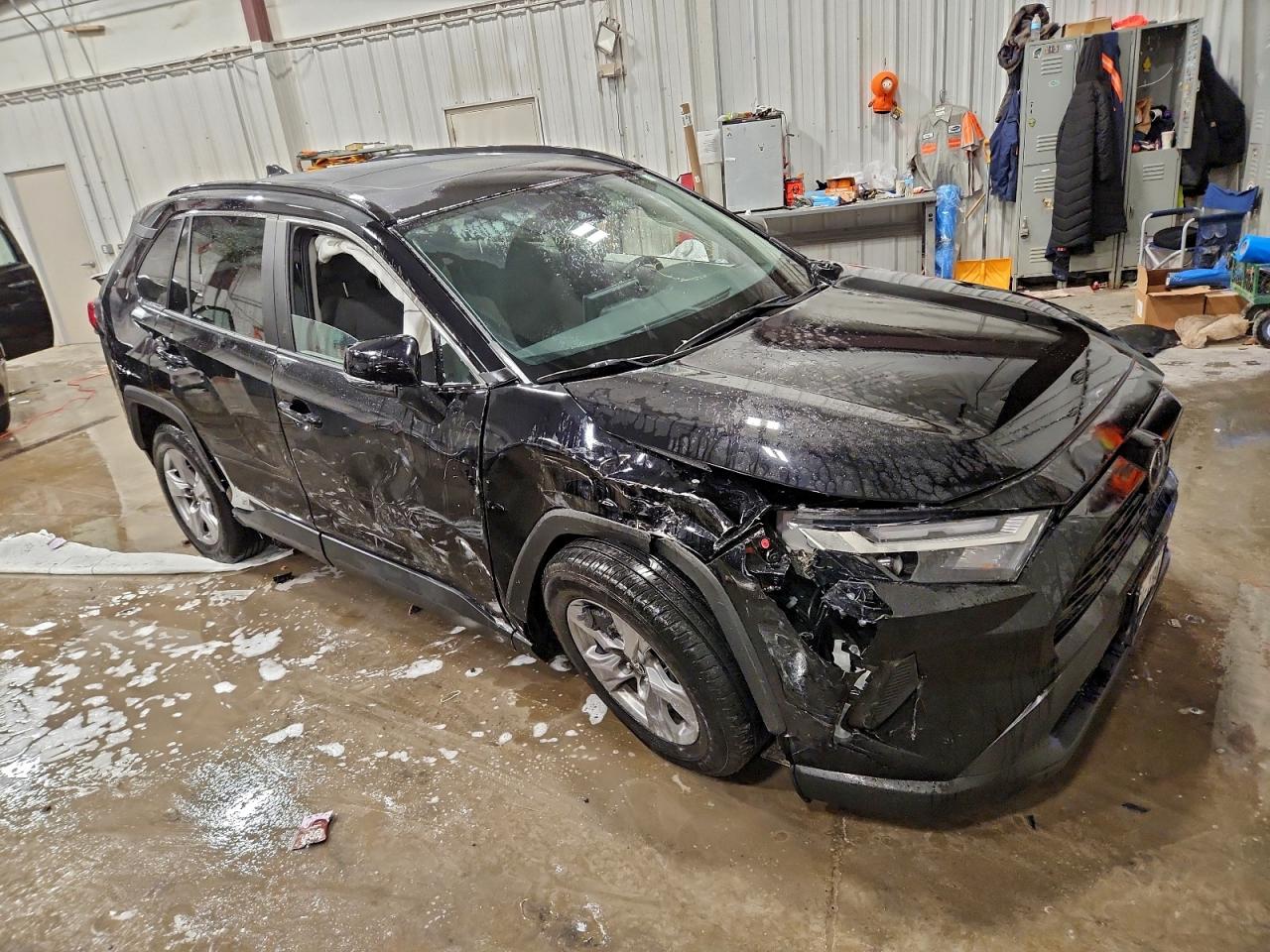 2024 TOYOTA RAV4 XLE photo 4