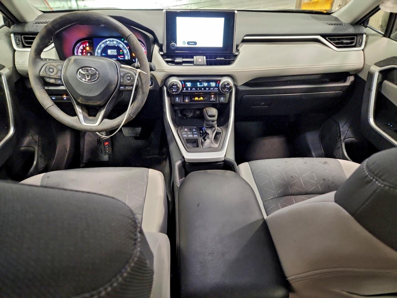 2024 TOYOTA RAV4 XLE photo 8