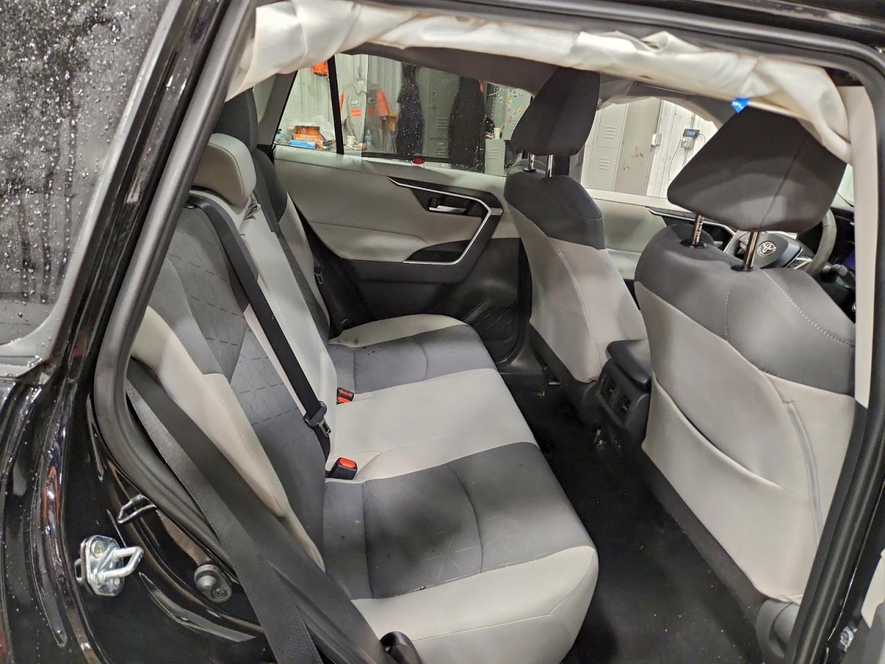 2024 TOYOTA RAV4 XLE photo 11