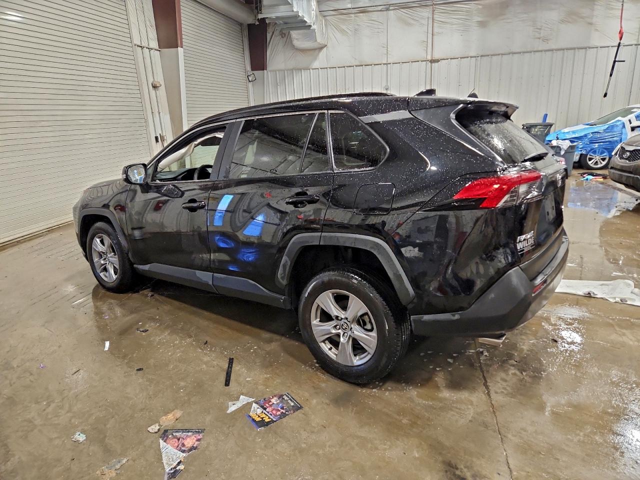 2024 TOYOTA RAV4 XLE photo 2