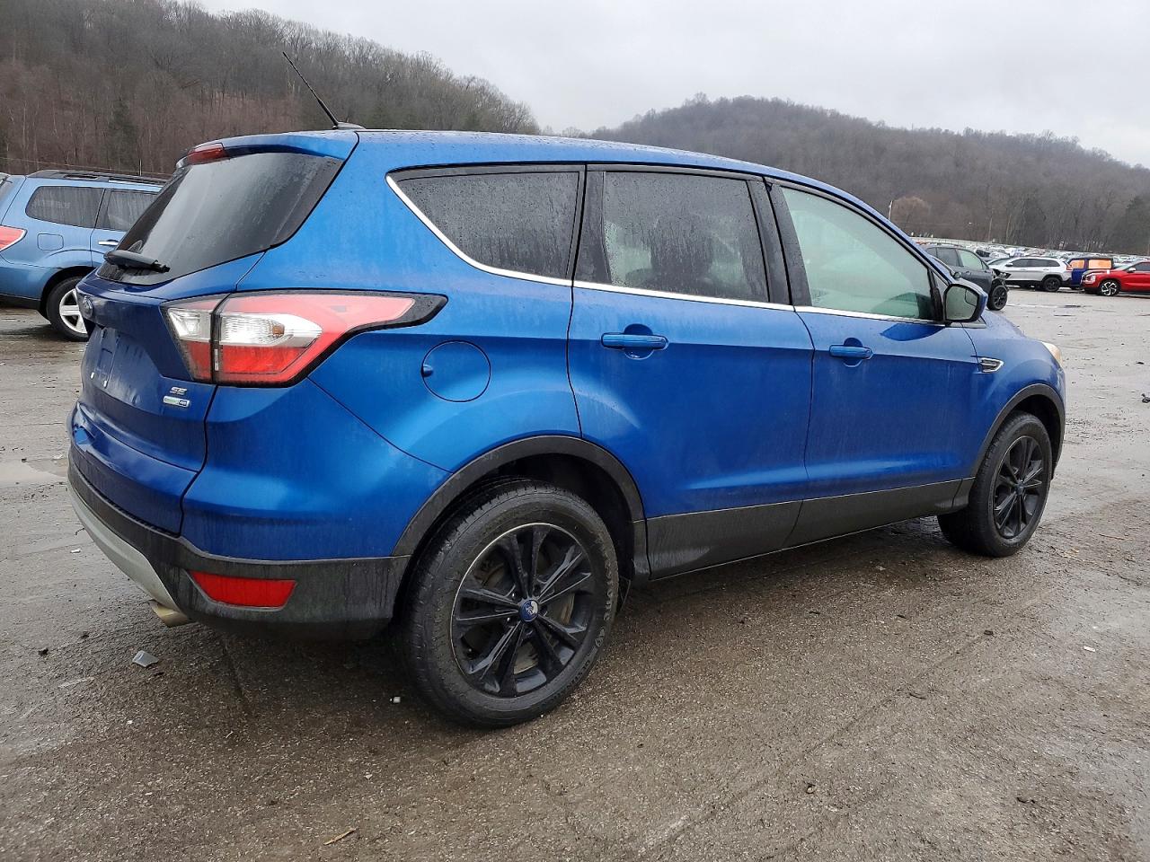 2017 FORD ESCAPE SE photo 3