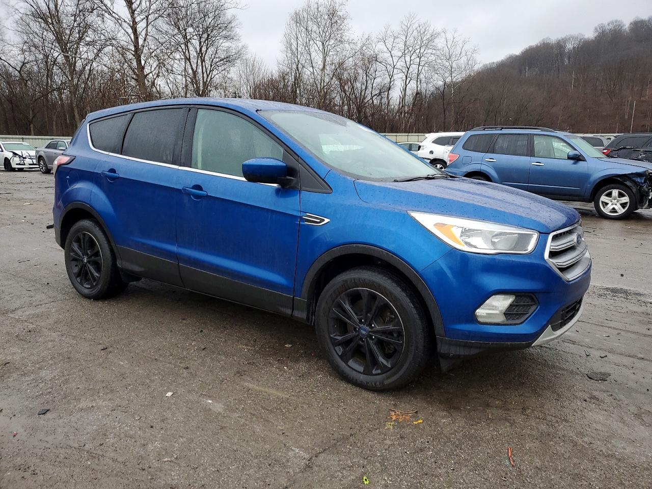 2017 FORD ESCAPE SE photo 4