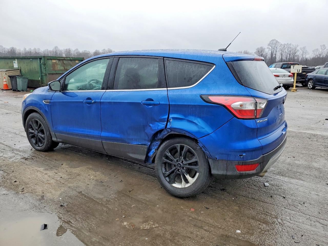 2017 FORD ESCAPE SE photo 2
