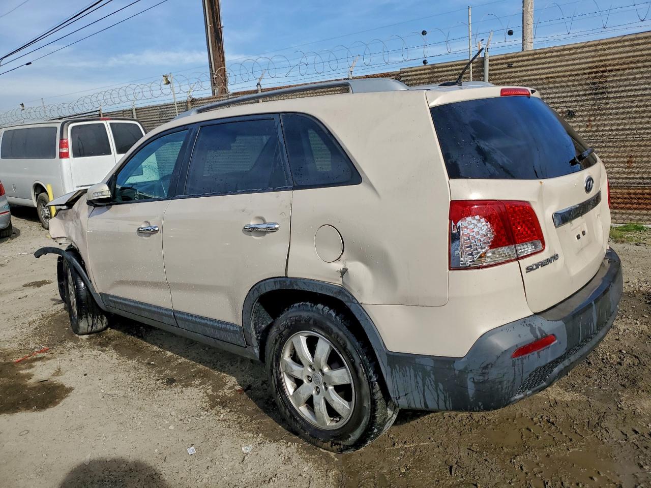 2011 KIA SORENTO BASE photo 3