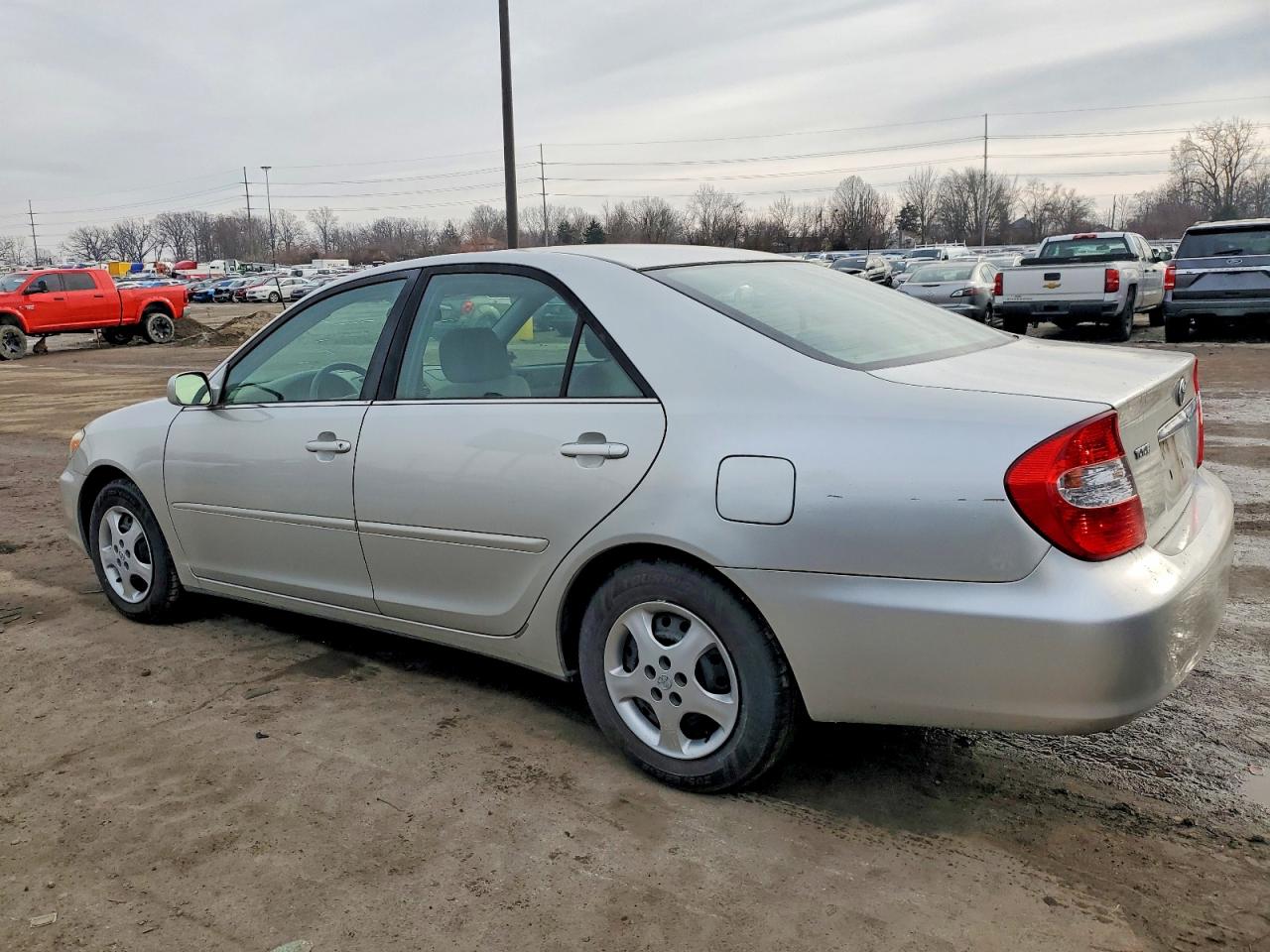 2002 TOYOTA CAMRY LE photo 4