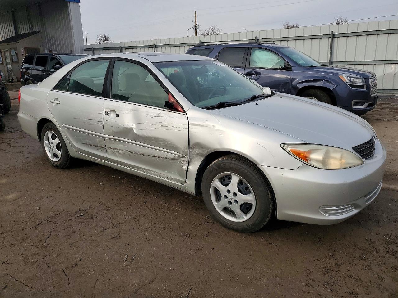 2002 TOYOTA CAMRY LE photo 10