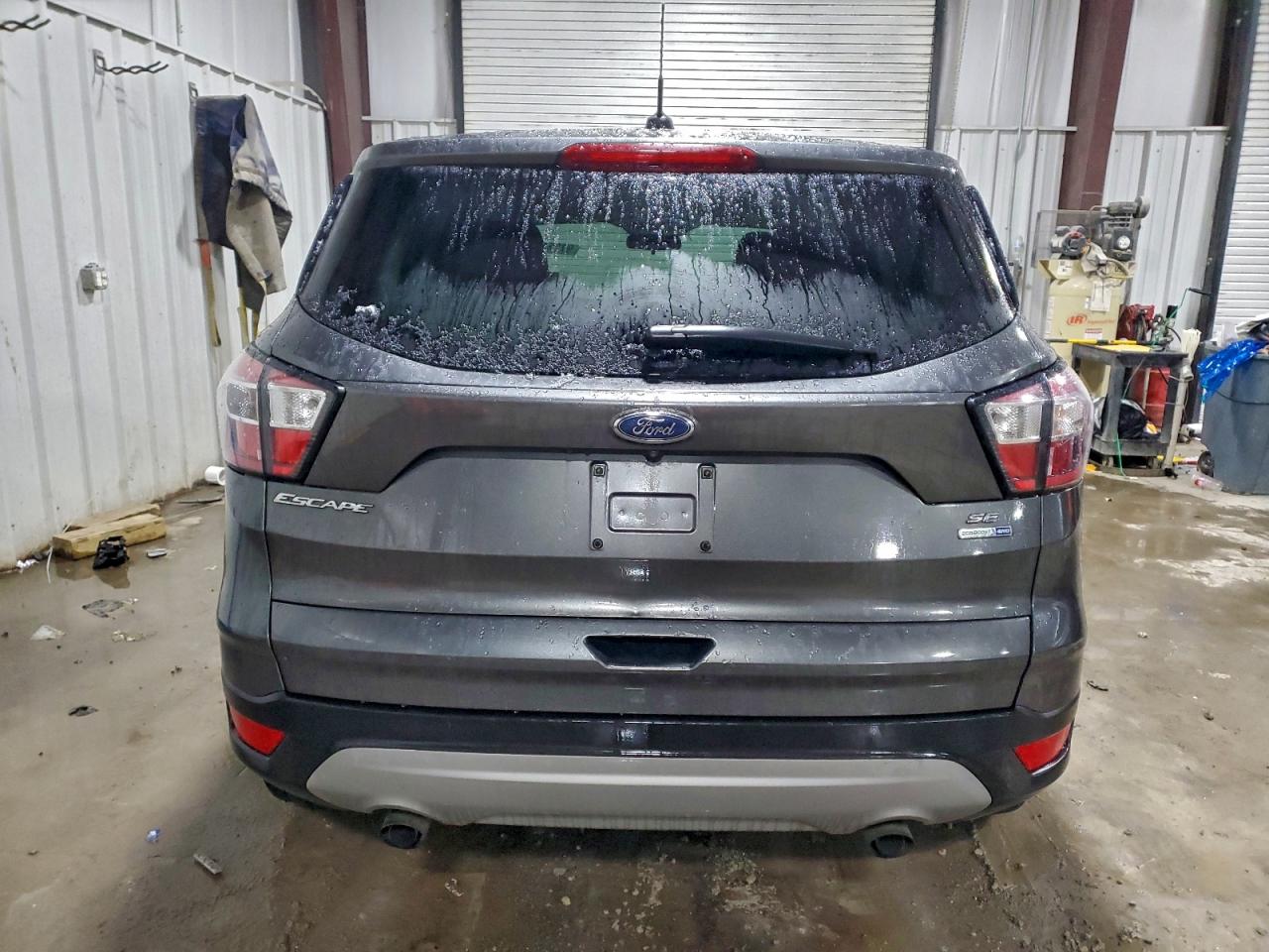 2017 FORD ESCAPE SE photo 11