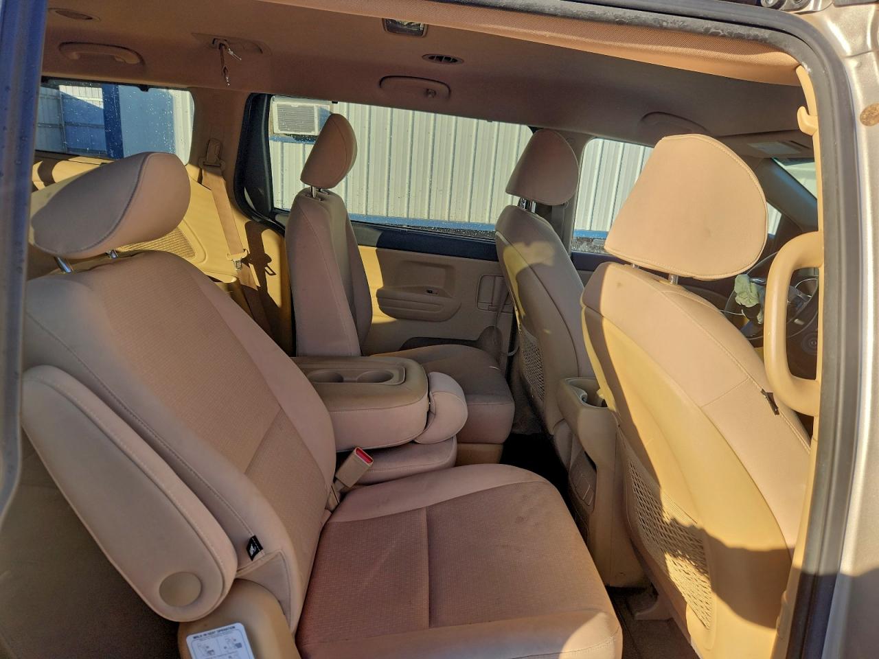 2016 KIA SEDONA LX photo 11