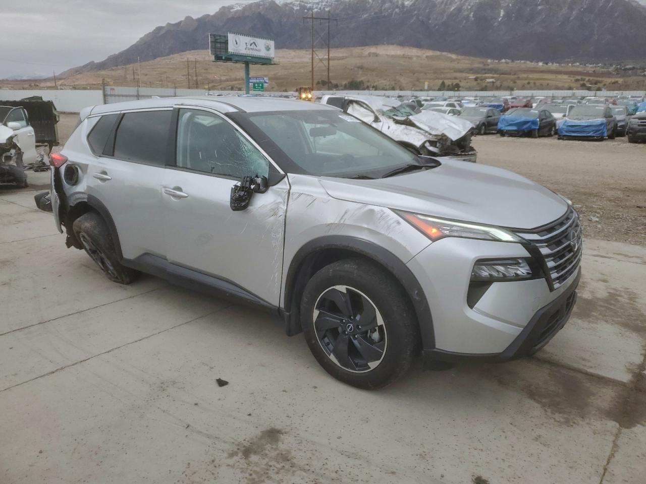 2024 NISSAN ROGUE SV photo 4