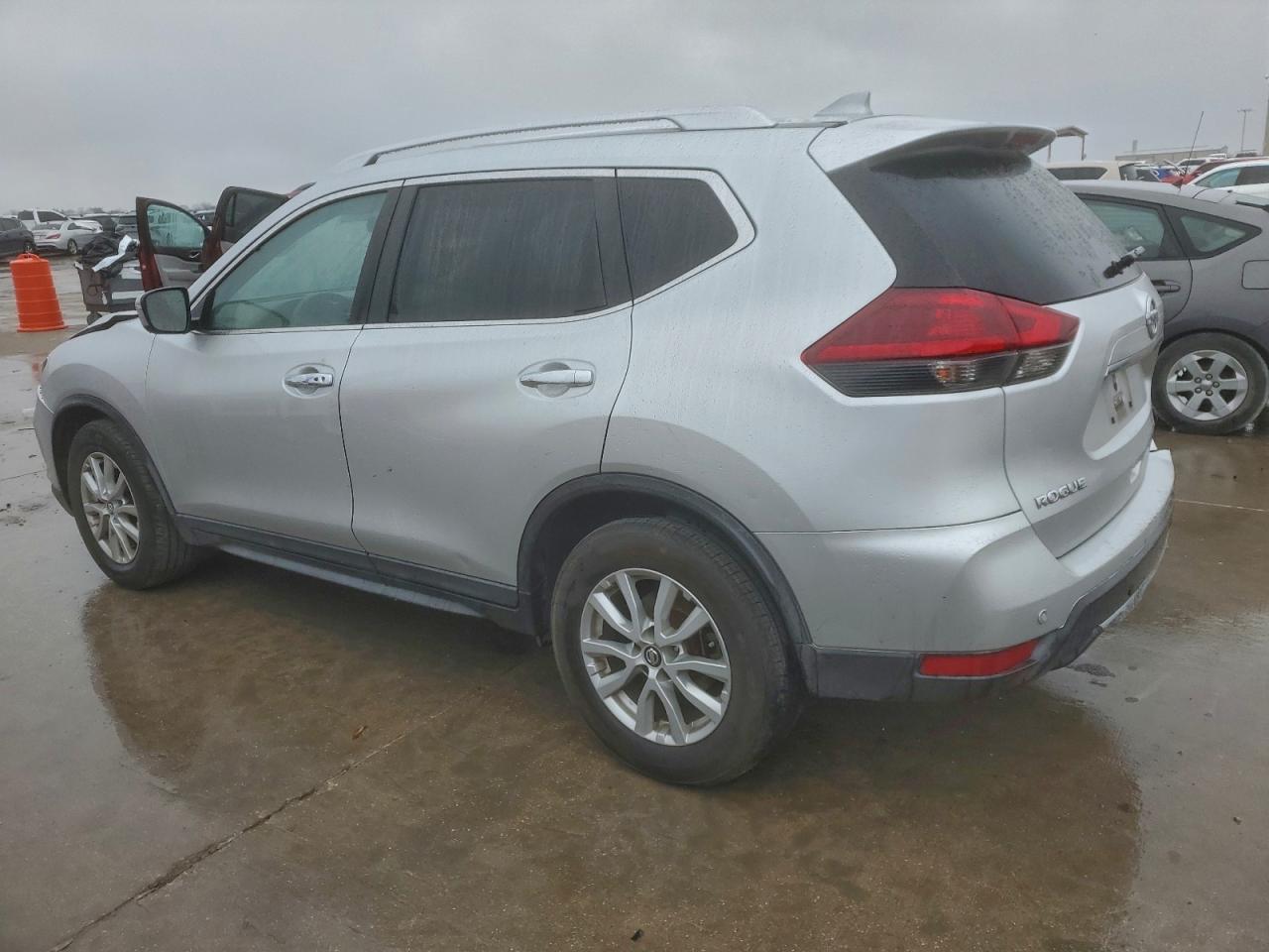 2019 NISSAN ROGUE S photo 3