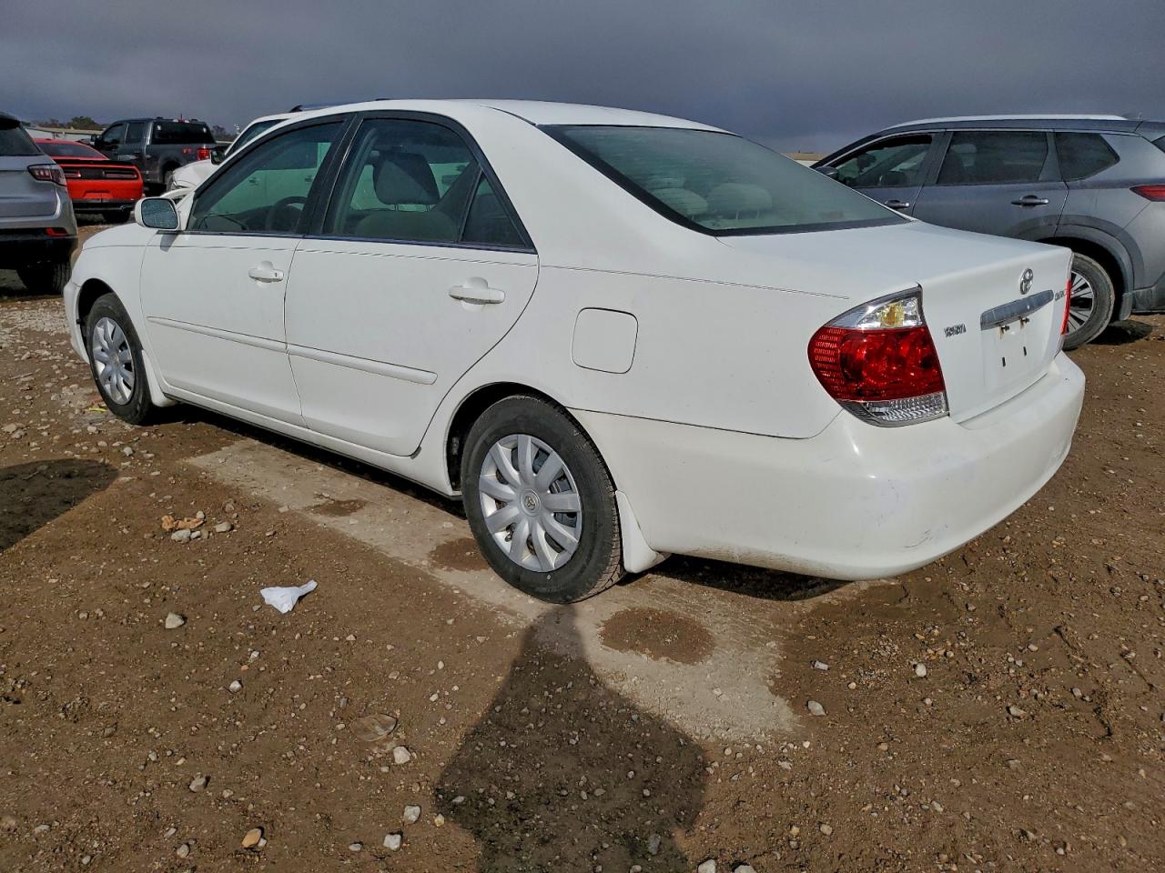 2005 TOYOTA CAMRY LE photo 3
