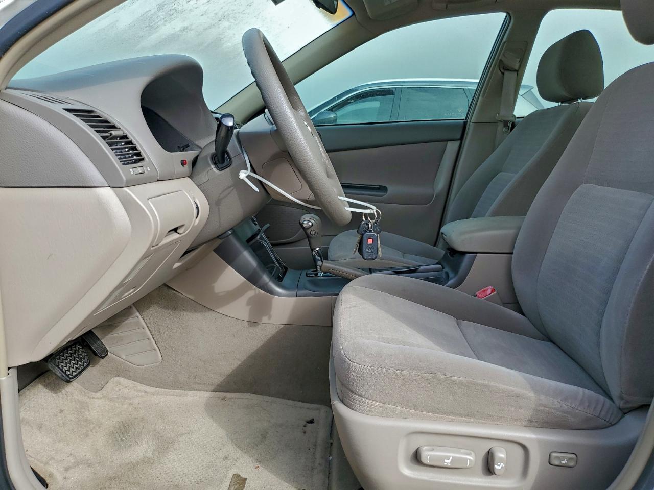 2005 TOYOTA CAMRY LE photo 13