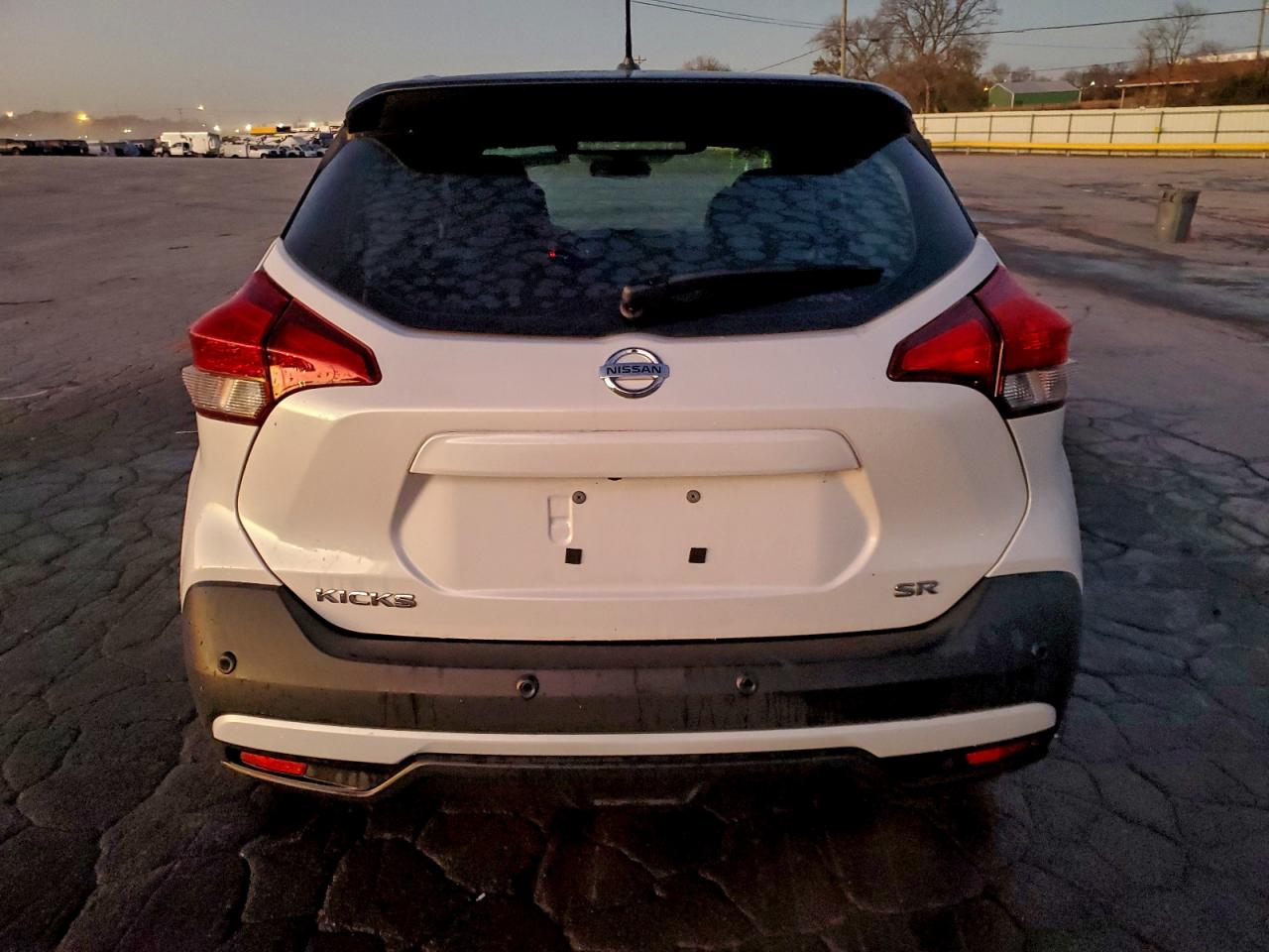 2020 NISSAN KICKS SR photo 11