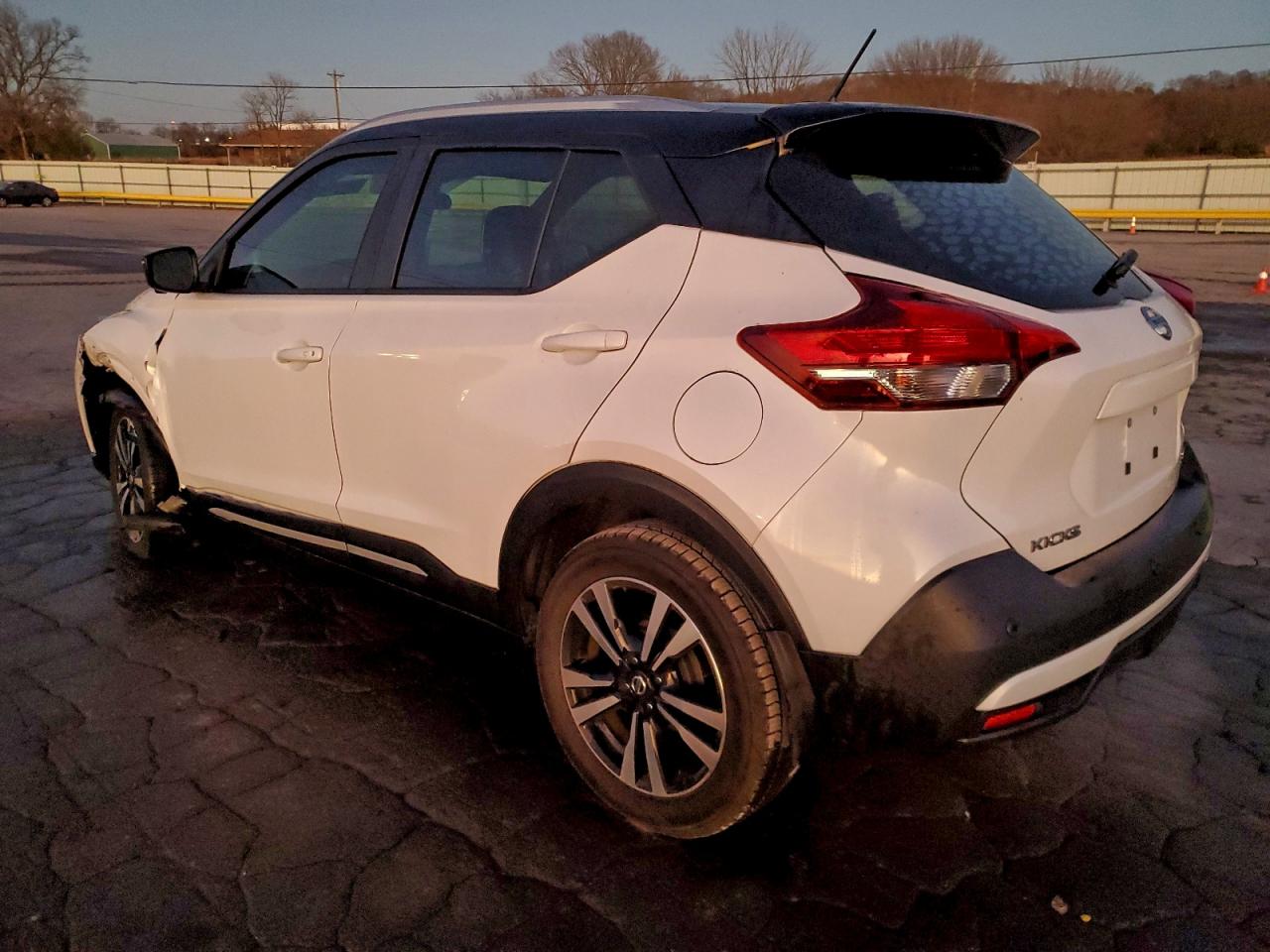 2020 NISSAN KICKS SR photo 3