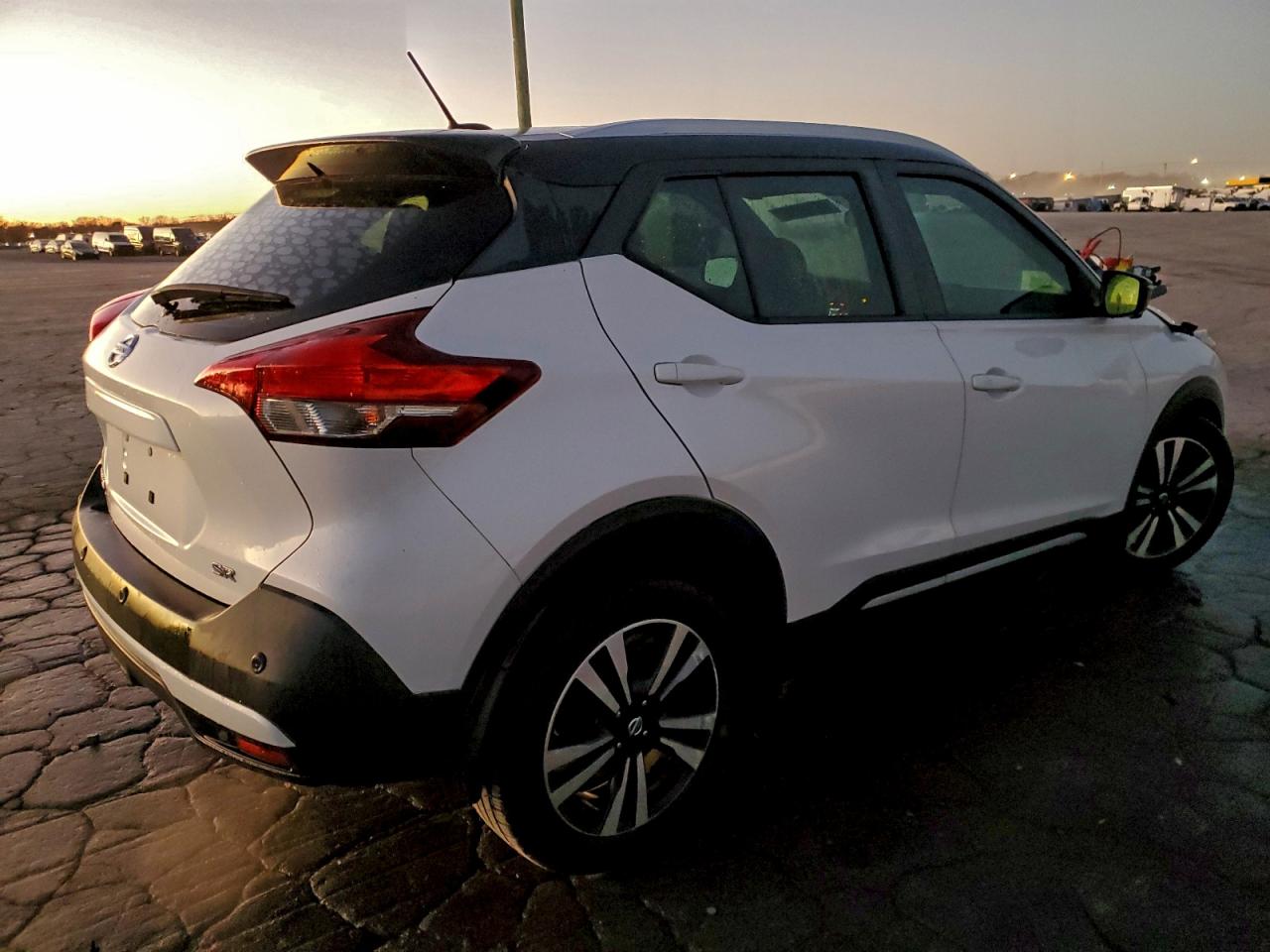 2020 NISSAN KICKS SR photo 5