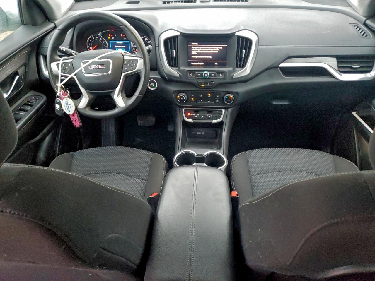 2024 GMC TERRAIN SLE photo 8