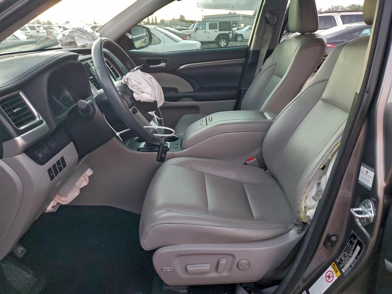 2018 TOYOTA HIGHLANDER LIMITED photo 13