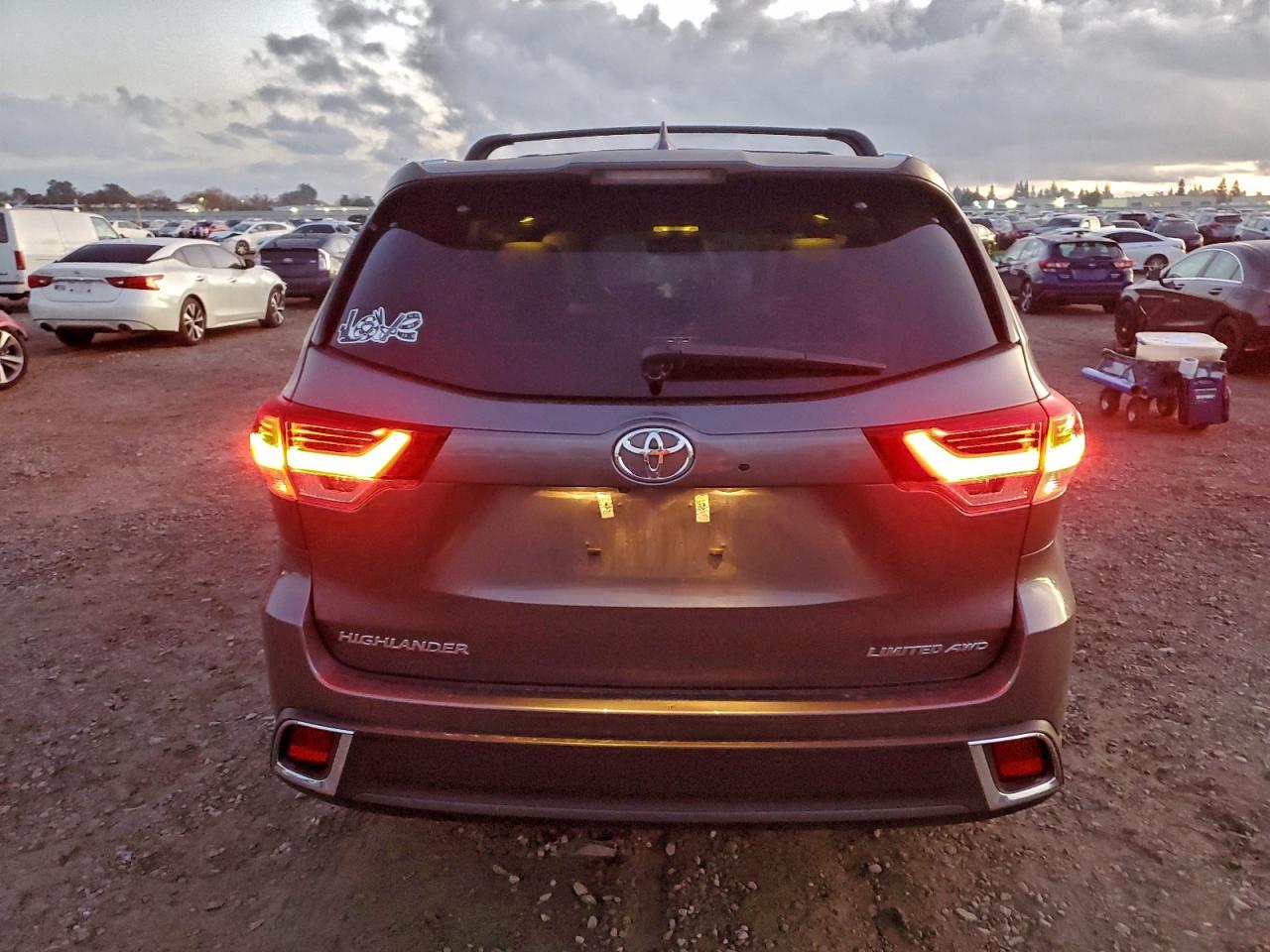 2018 TOYOTA HIGHLANDER LIMITED photo 11