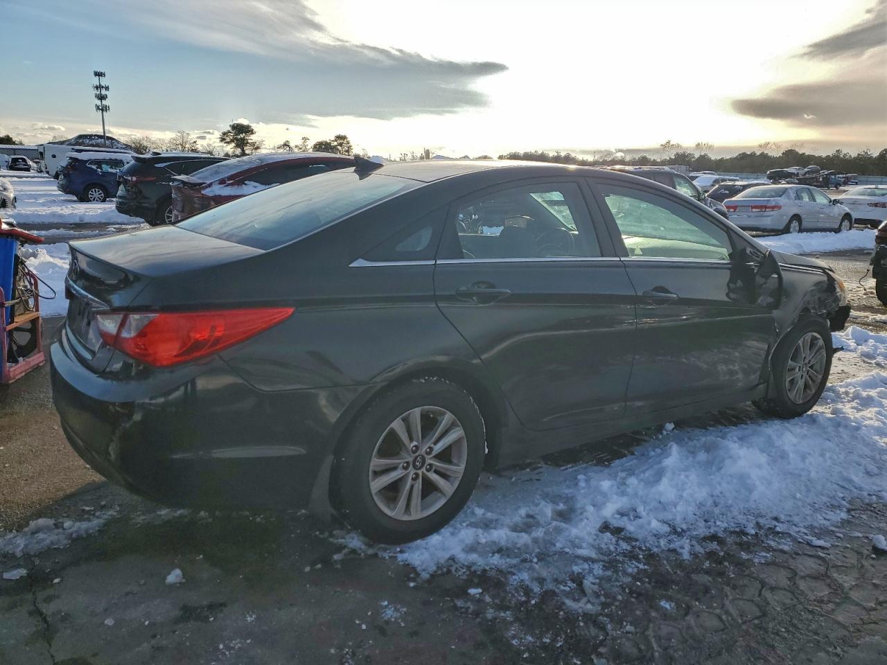 2013 HYUNDAI SONATA GLS photo 3