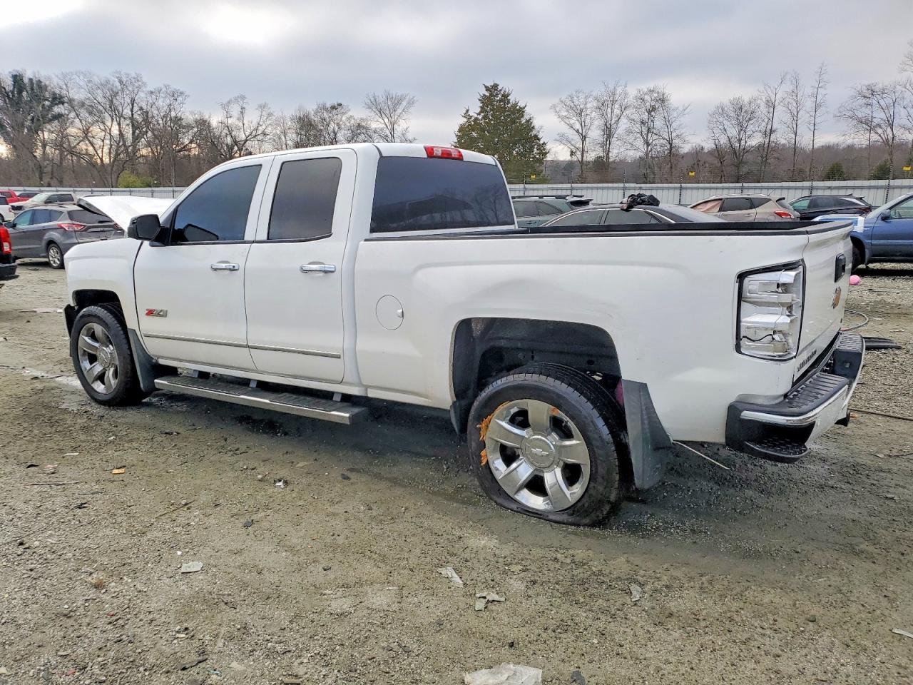 2015 CHEVROLET SILVERADO K1500 LT photo 4