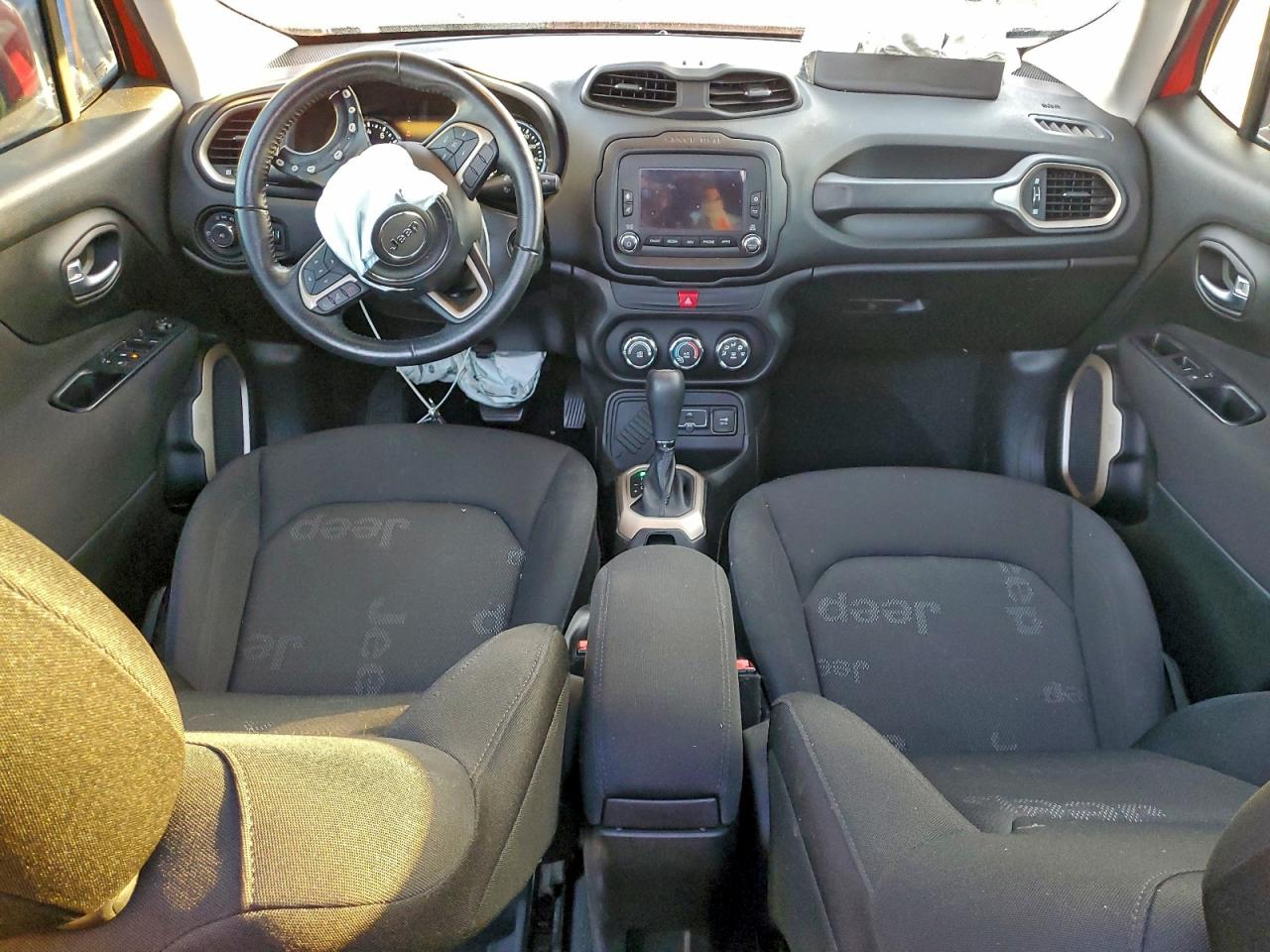 2017 JEEP RENEGADE LATITUDE photo 8