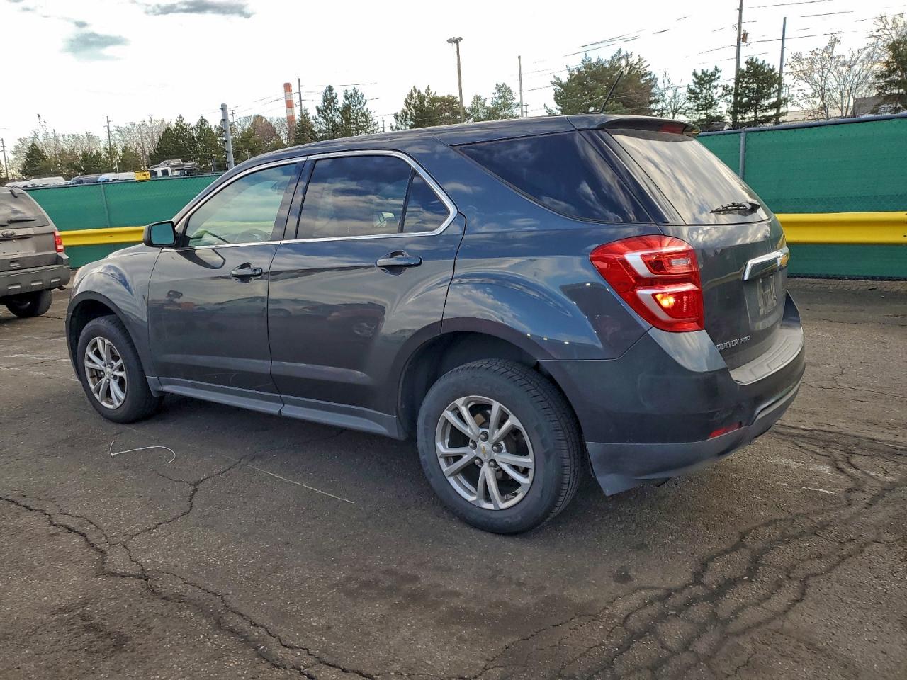 2017 CHEVROLET EQUINOX LS photo 2