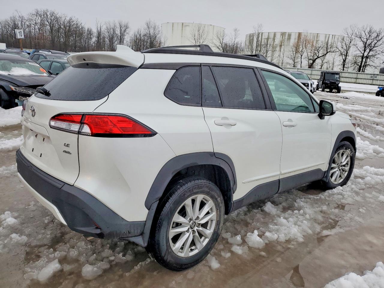 2022 TOYOTA COROLLA CROSS LE photo 3