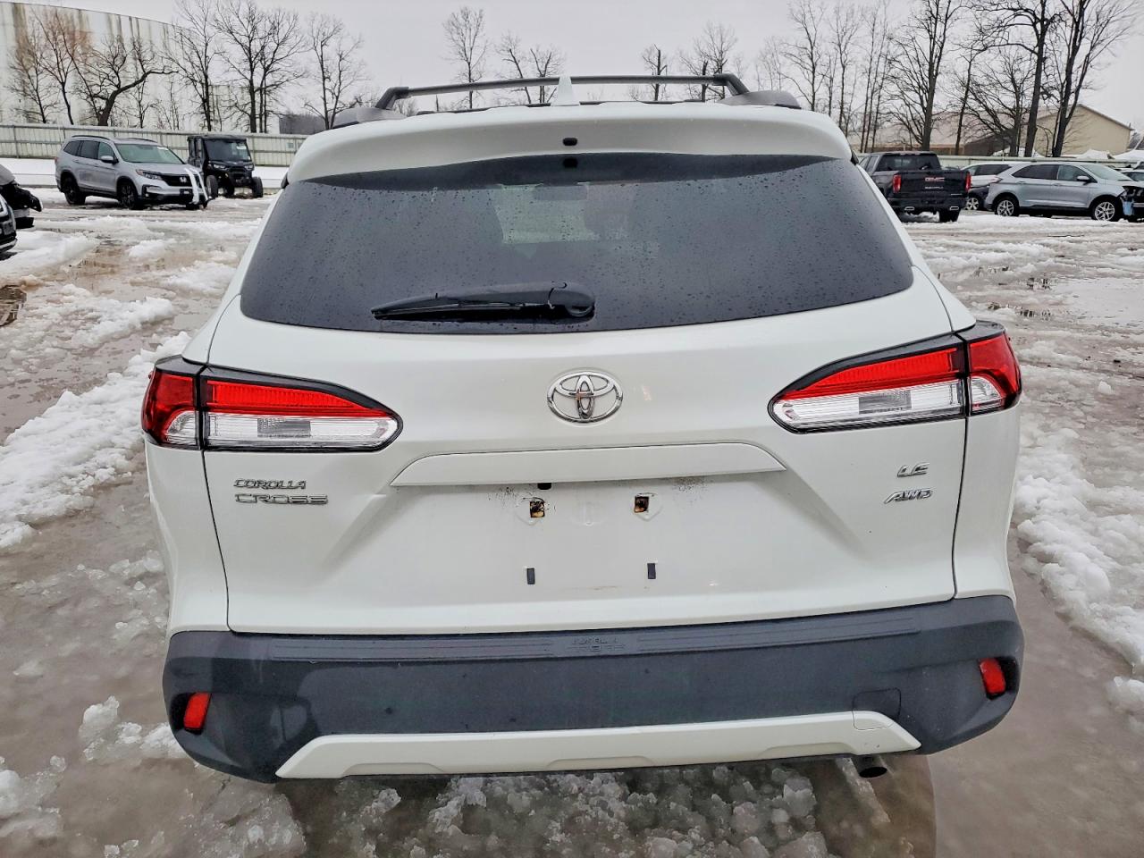 2022 TOYOTA COROLLA CROSS LE photo 6