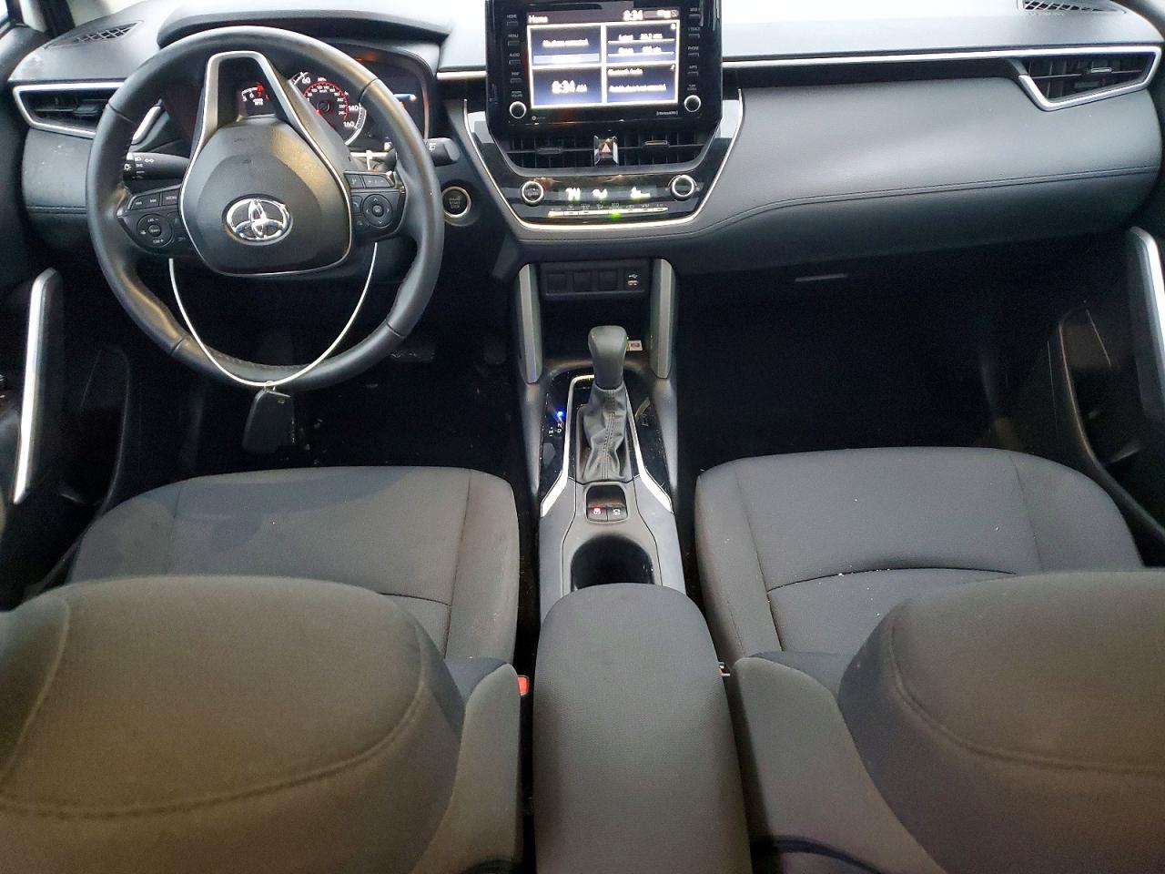 2022 TOYOTA COROLLA CROSS LE photo 8