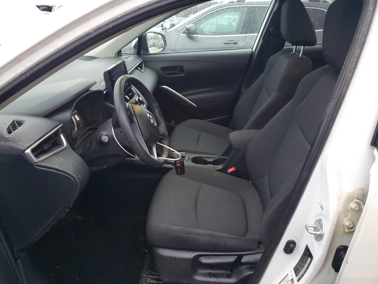 2022 TOYOTA COROLLA CROSS LE photo 7