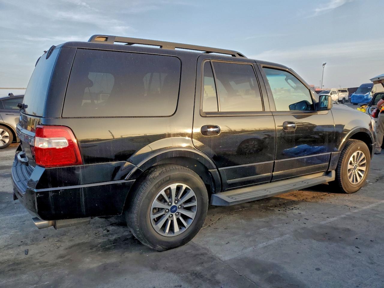 2016 FORD EXPEDITION XLT photo 3