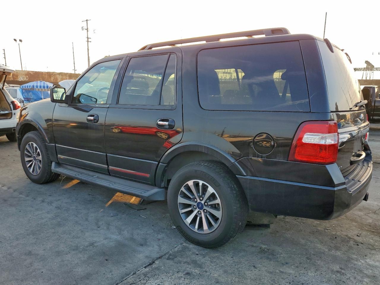 2016 FORD EXPEDITION XLT photo 2