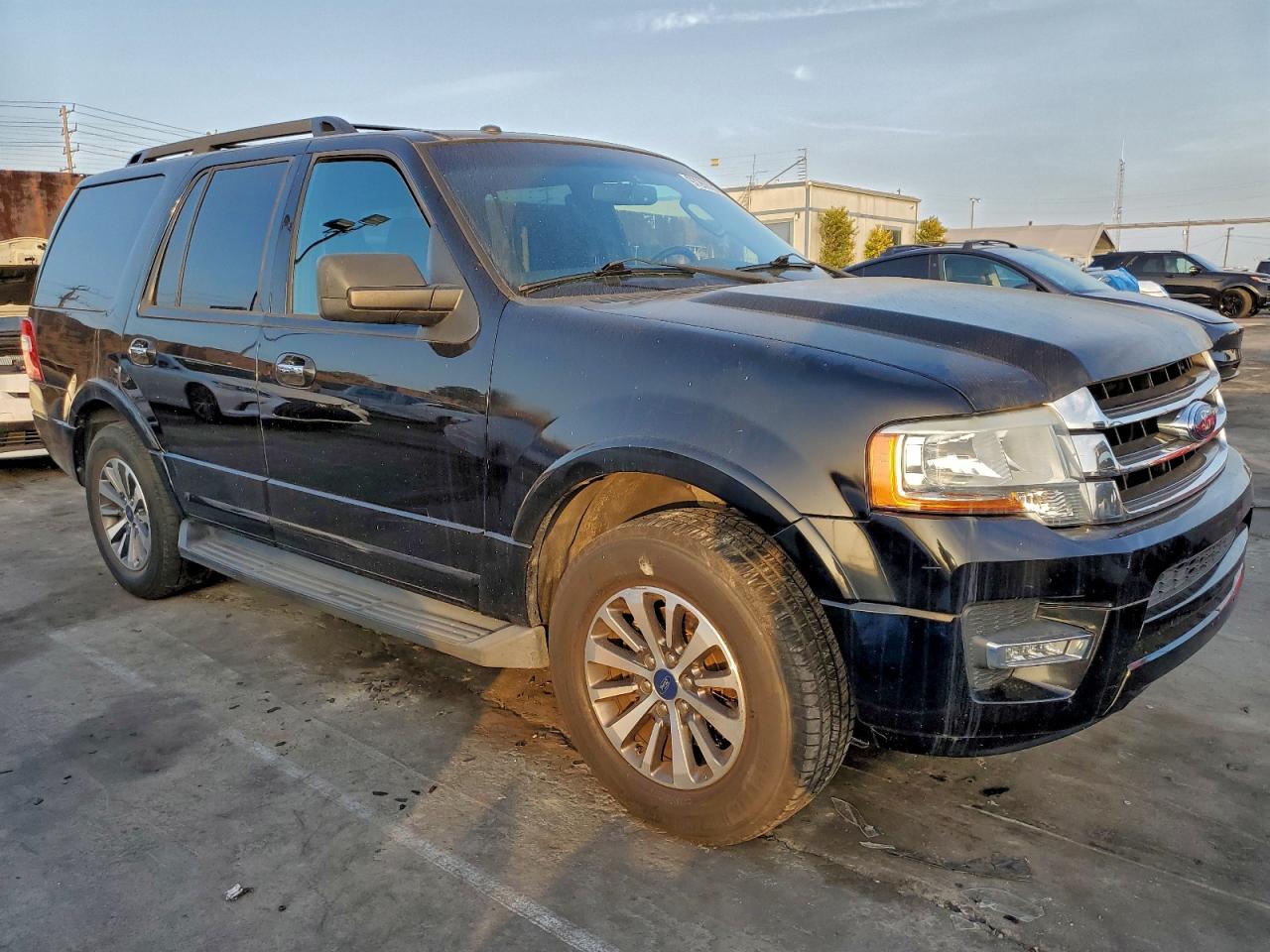 2016 FORD EXPEDITION XLT photo 4