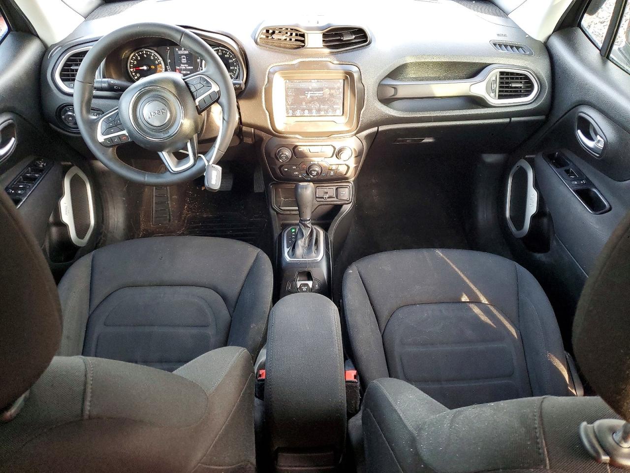 2019 JEEP RENEGADE LATITUDE photo 8